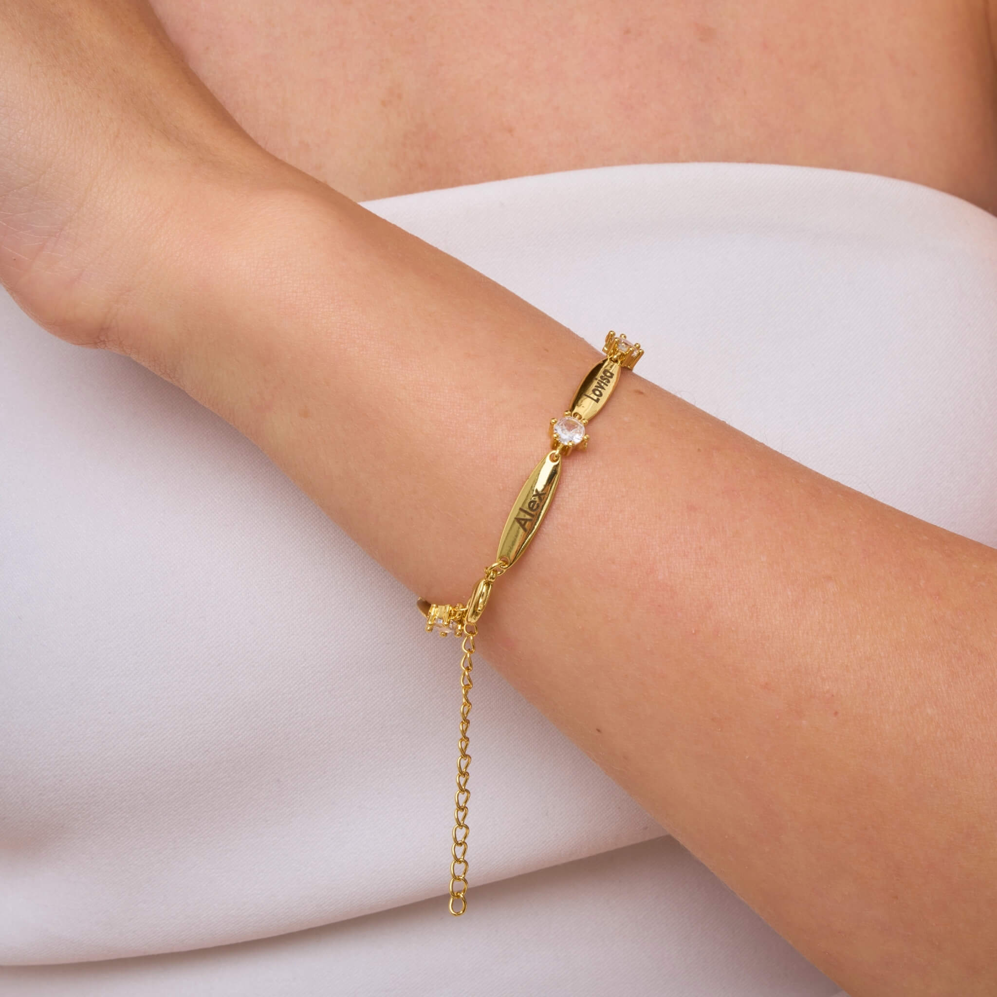 Personalized bar bracelet with crystals