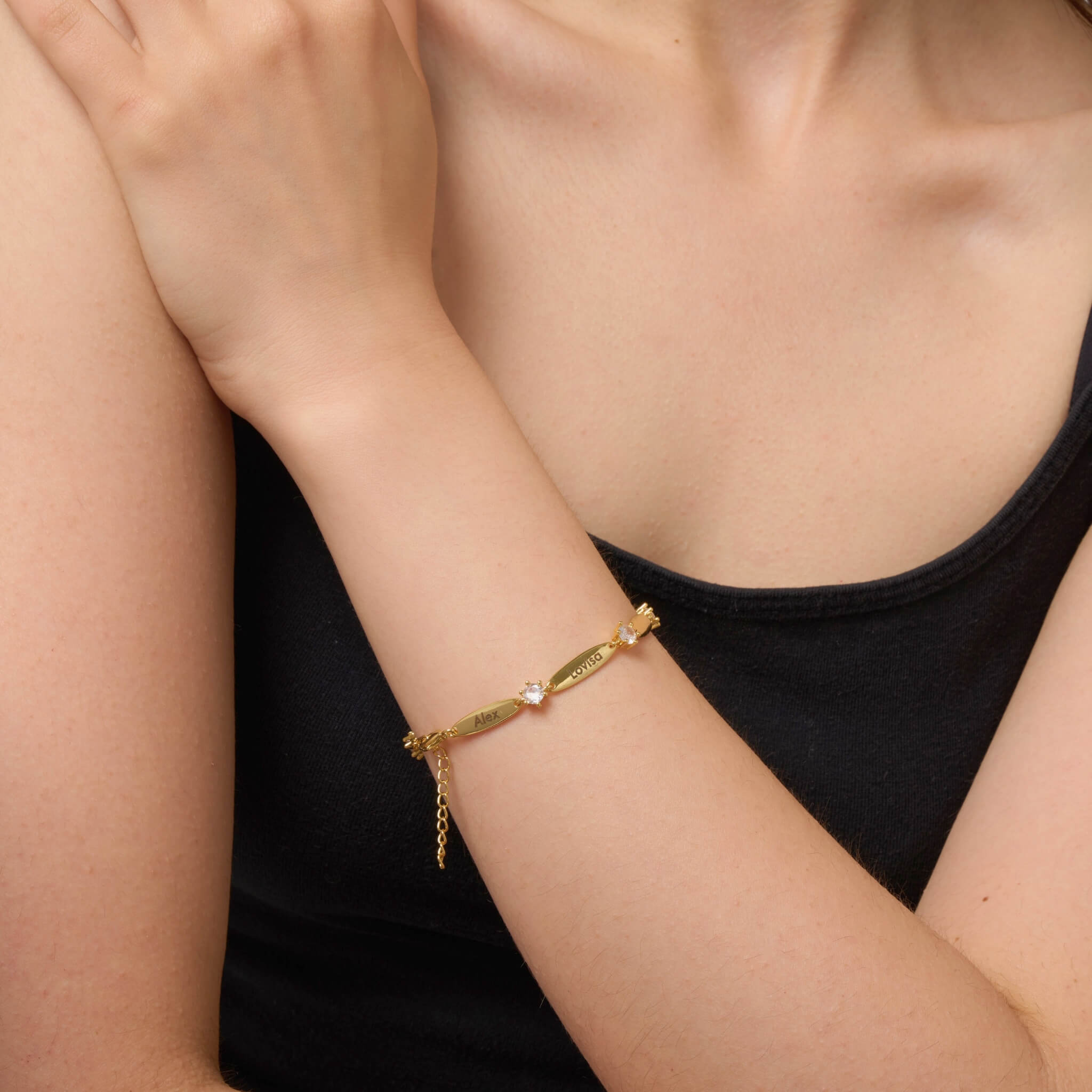 Personalized bar bracelet with crystals