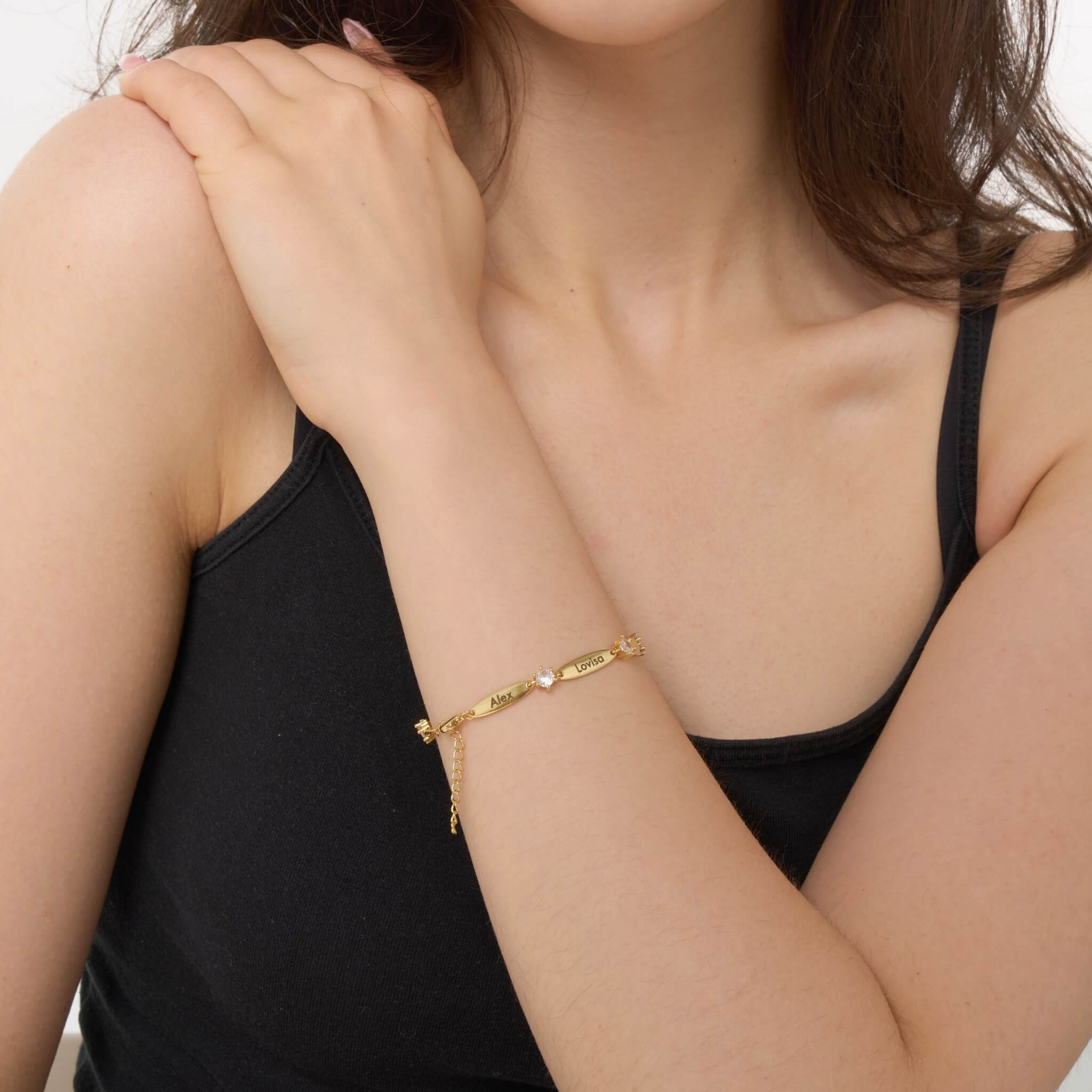 Personalized bar bracelet with crystals