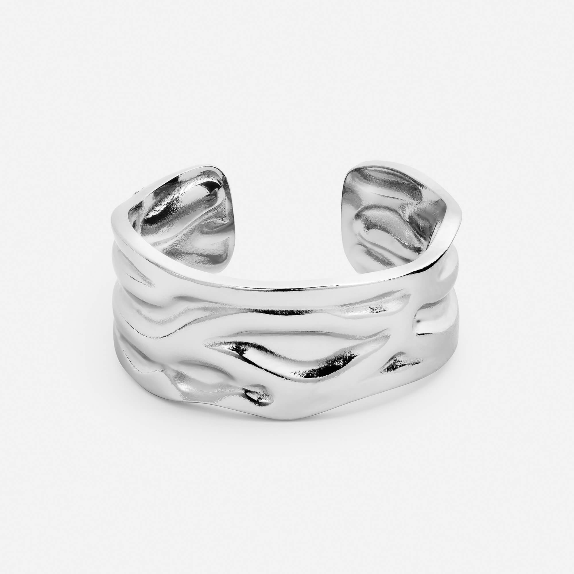 Hammered wave ring