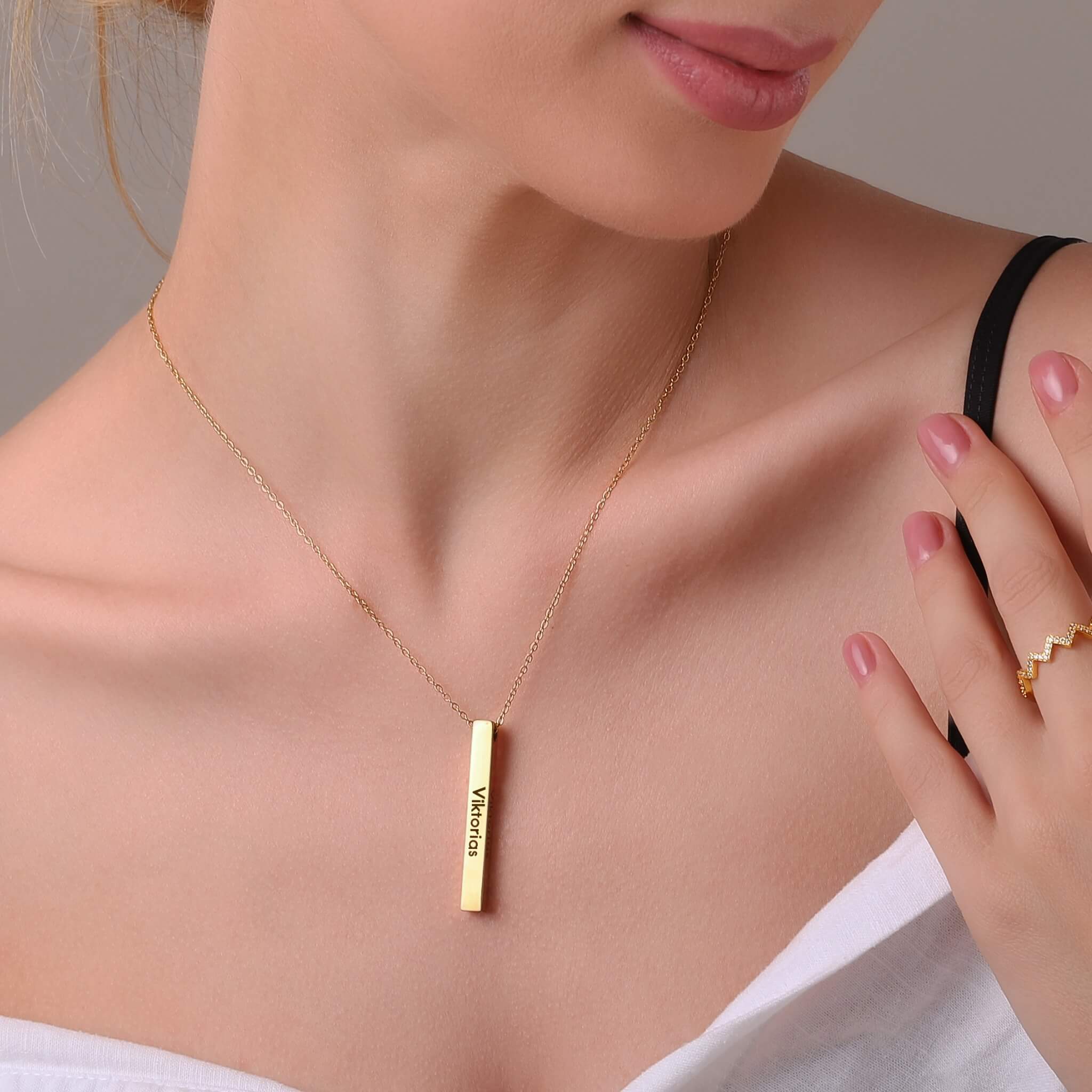 Personalized bar necklace