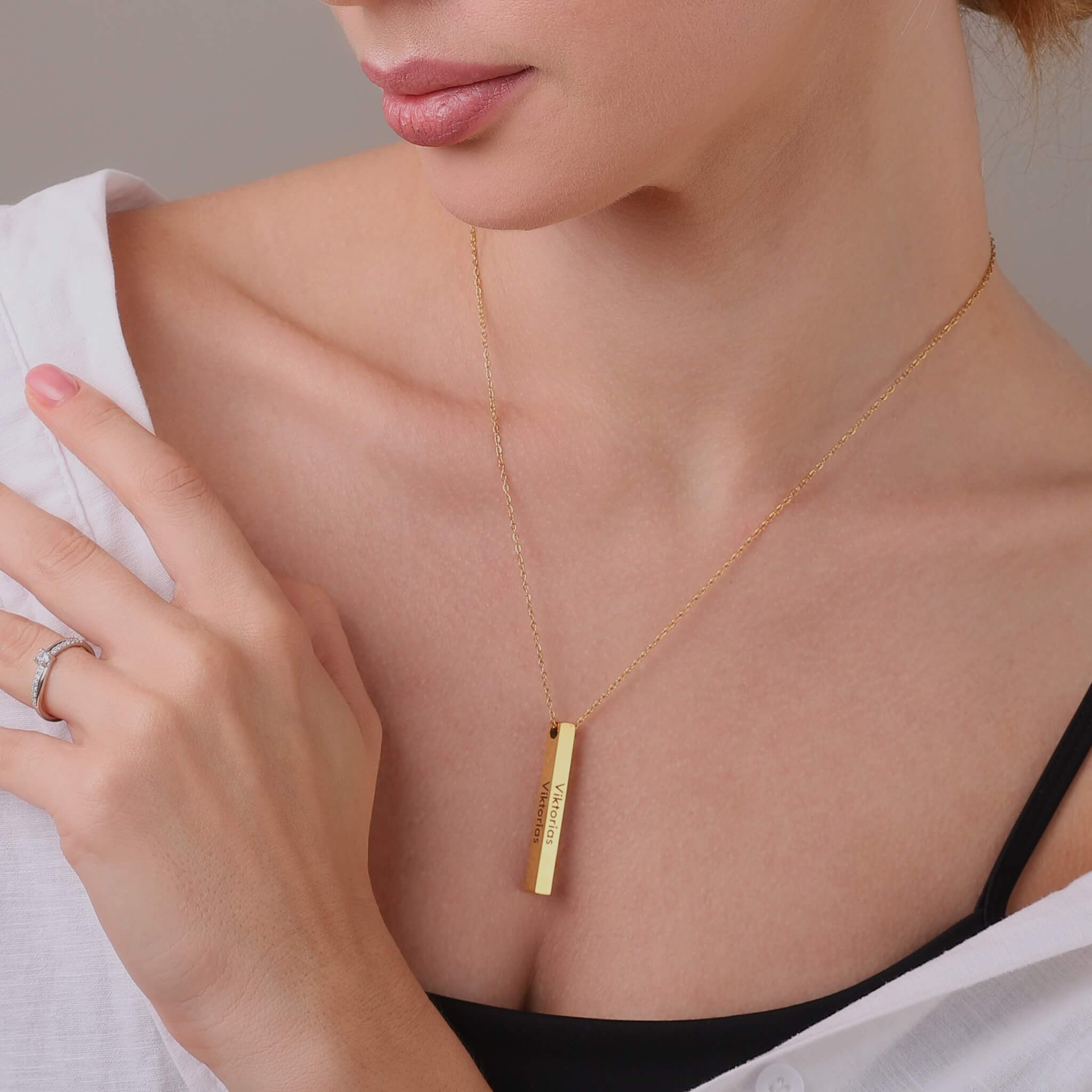 Personalized bar necklace