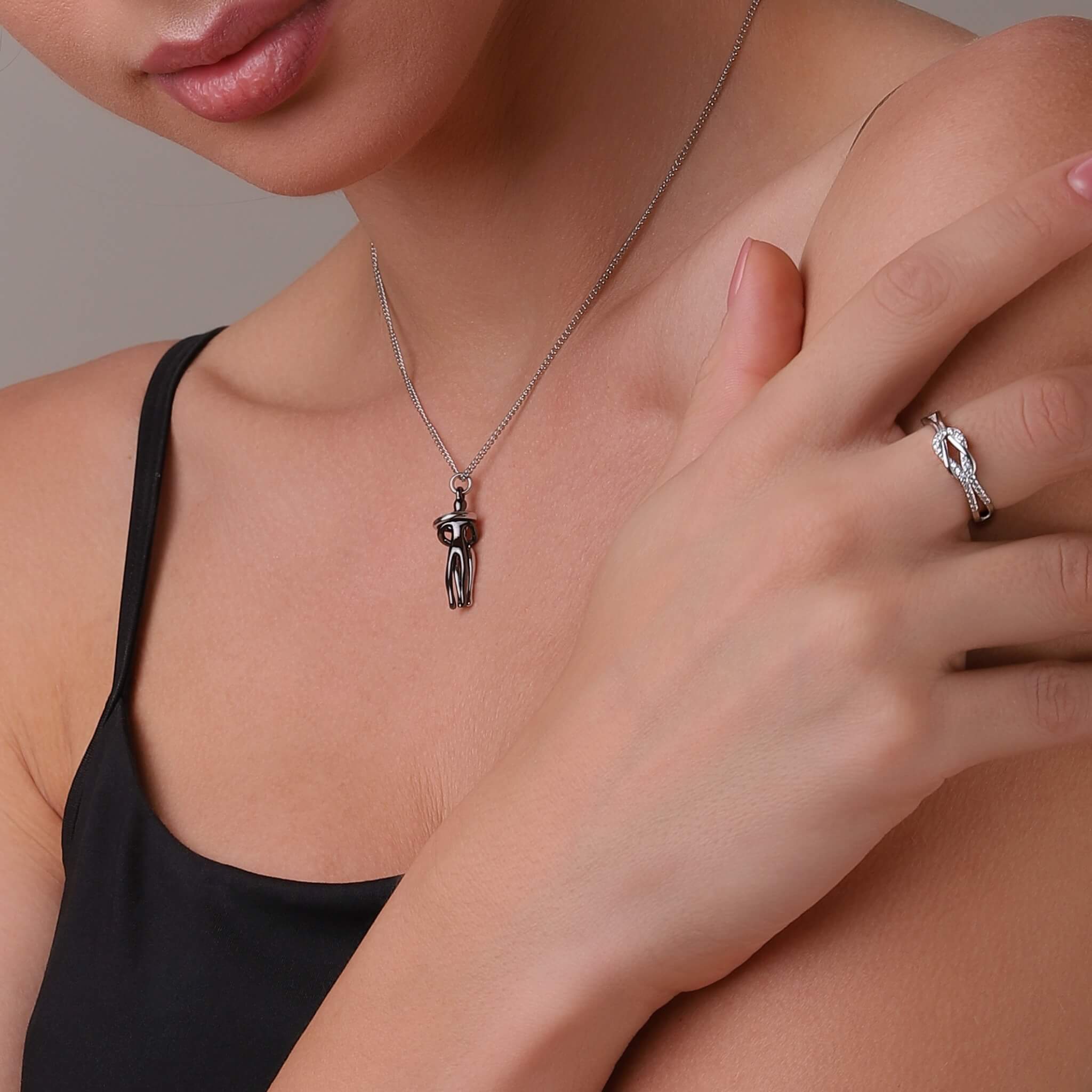 Hug necklace